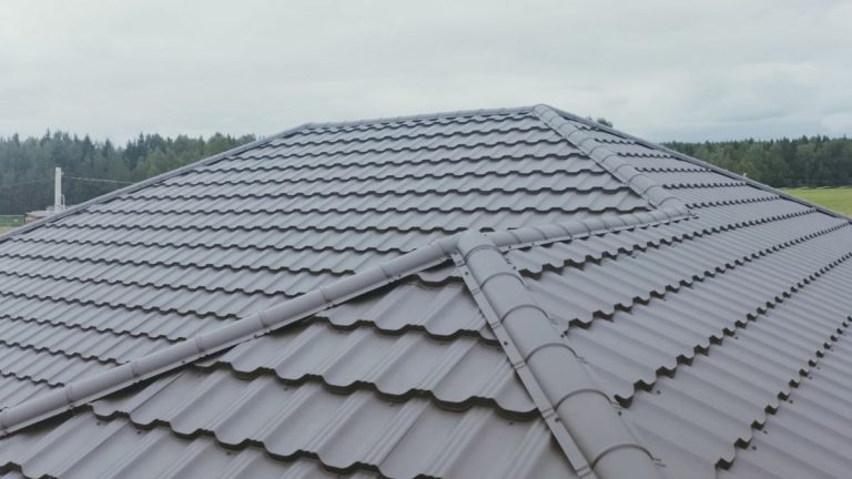 Jaki rodzaj pokrycia dachowego wybrać Porównanie materiałów i porady eksperta